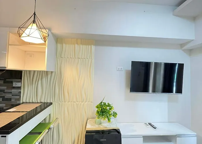 La Maria - Queen Bed With Queen Pull-out Bed With Balcony, Across Sm Cebu