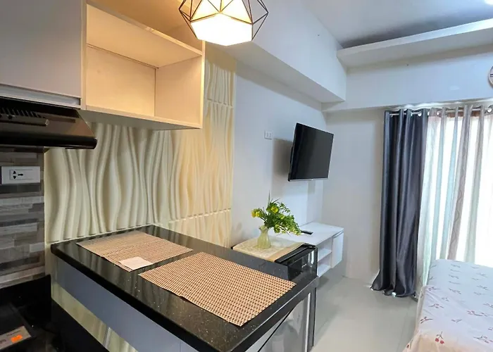 La Maria - Queen Bed With Queen Pull-out Bed With Balcony, Across Sm Apartment Cebu